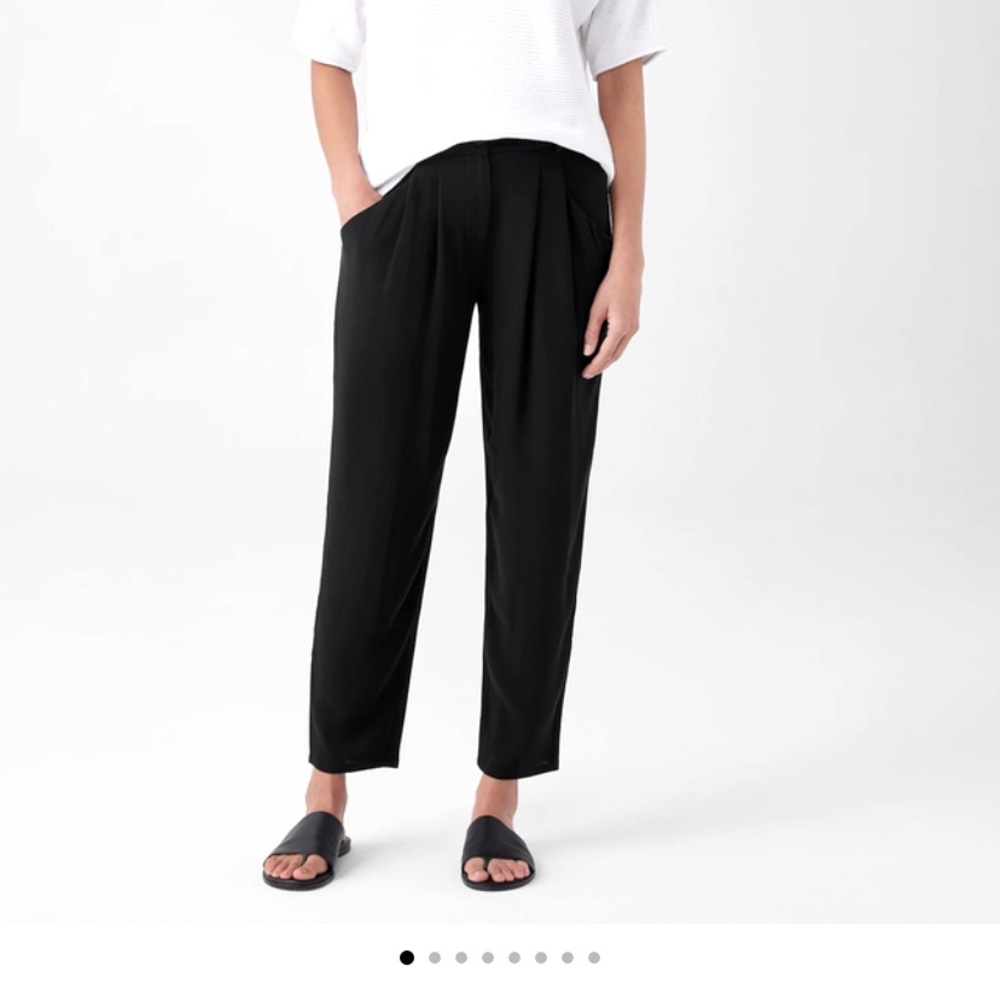 Eileen Fisher iconic silk georgette crepe pant. Navy with pockets!!